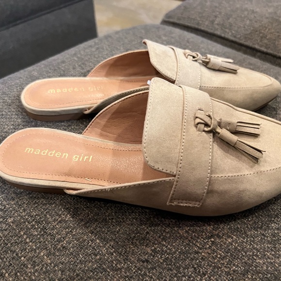 Madden Girl Tan Suede Loafer Mule Slide Slip On Sz 9.5 NEW - Picture 4 of 6